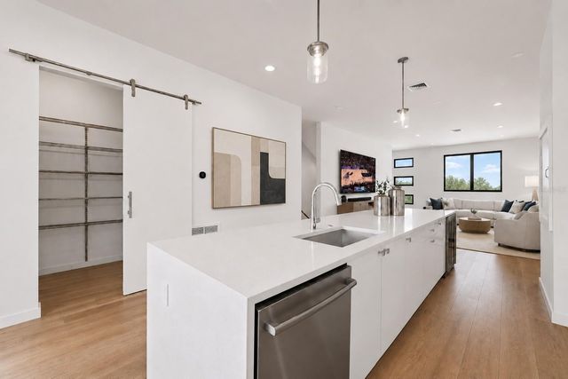 532 W PLAZA PLACE 3, Tampa, FL 33602
