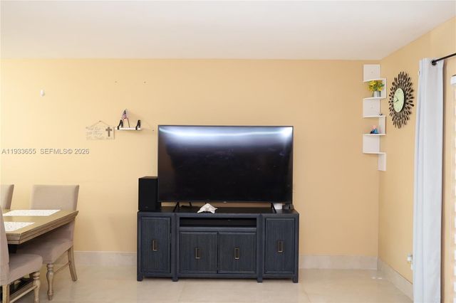 20816 NW 2nd St, Pembroke Pines, FL 33029