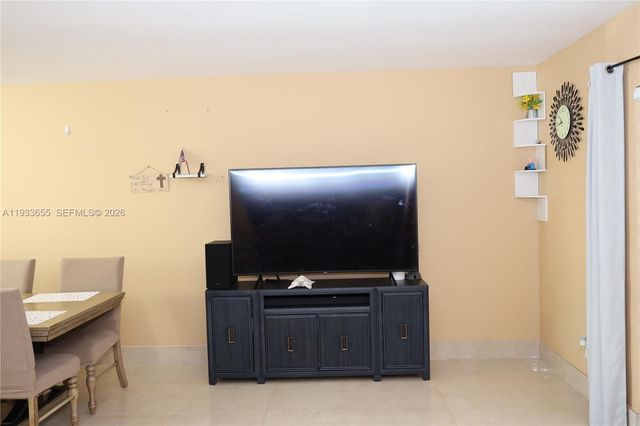 20816 NW 2nd St, Pembroke Pines, FL 33029