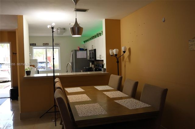 20816 NW 2nd St, Pembroke Pines, FL 33029