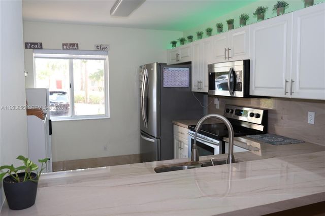 20816 NW 2nd St, Pembroke Pines, FL 33029