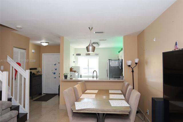 20816 NW 2nd St, Pembroke Pines, FL 33029