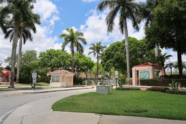 20816 NW 2nd St, Pembroke Pines, FL 33029