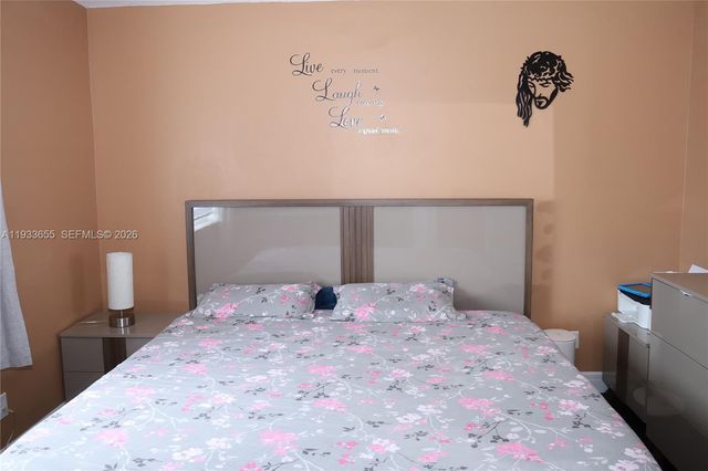 20816 NW 2nd St, Pembroke Pines, FL 33029