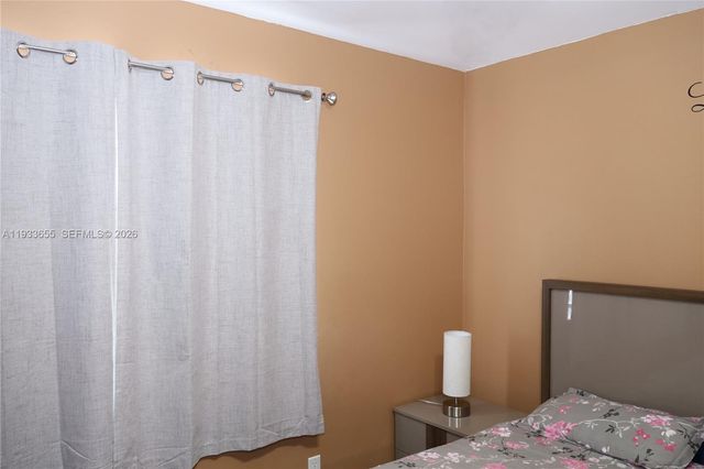 20816 NW 2nd St, Pembroke Pines, FL 33029