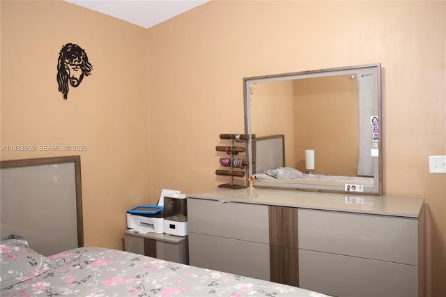 20816 NW 2nd St, Pembroke Pines, FL 33029