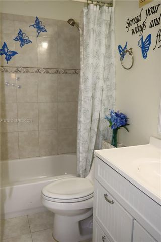 20816 NW 2nd St, Pembroke Pines, FL 33029