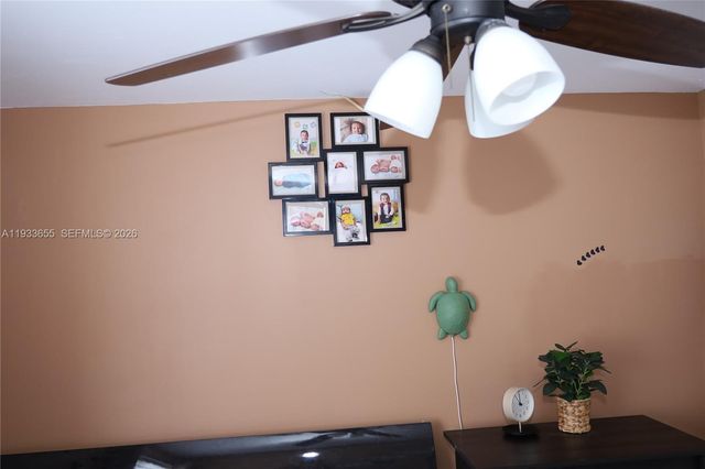 20816 NW 2nd St, Pembroke Pines, FL 33029