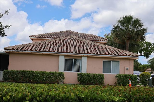 20816 NW 2nd St, Pembroke Pines, FL 33029