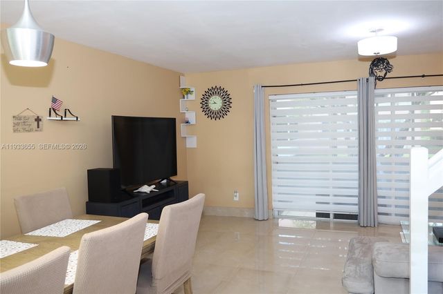 20816 NW 2nd St, Pembroke Pines, FL 33029