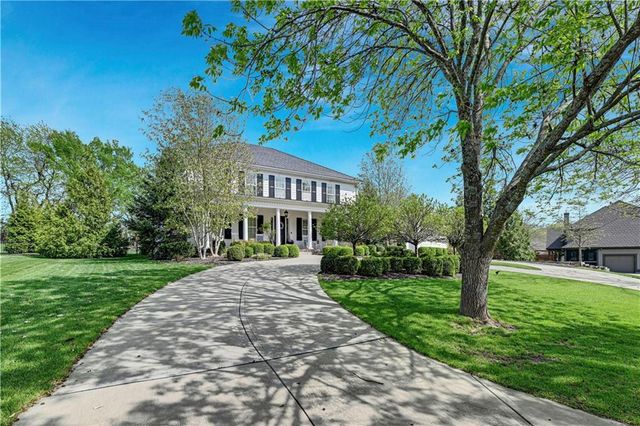 17095 S Demi Drive, Loch Lloyd, MO 64012