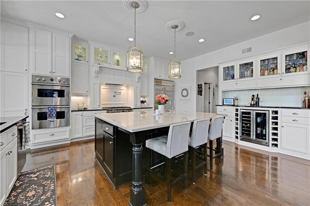17095 S Demi Drive, Loch Lloyd, MO 64012