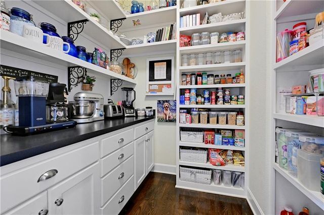 17095 S Demi Drive, Loch Lloyd, MO 64012