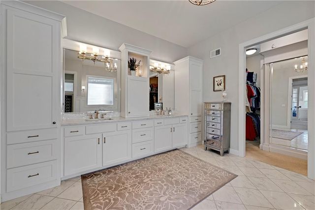 17095 S Demi Drive, Loch Lloyd, MO 64012