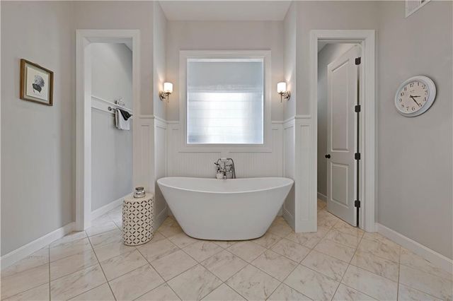 17095 S Demi Drive, Loch Lloyd, MO 64012
