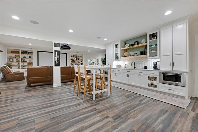 17095 S Demi Drive, Loch Lloyd, MO 64012