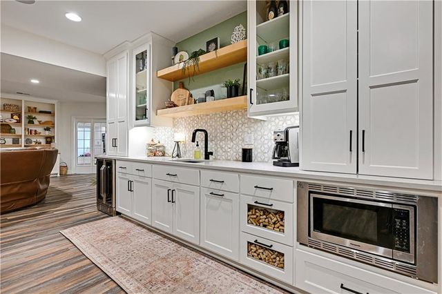 17095 S Demi Drive, Loch Lloyd, MO 64012