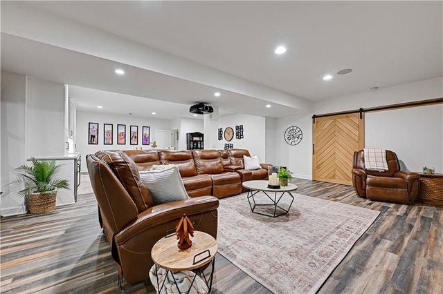 17095 S Demi Drive, Loch Lloyd, MO 64012