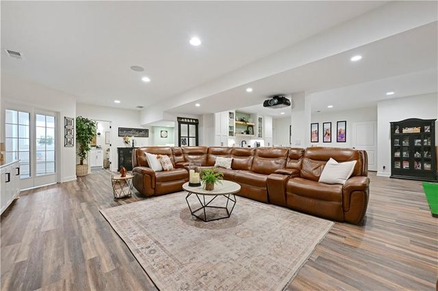 17095 S Demi Drive, Loch Lloyd, MO 64012