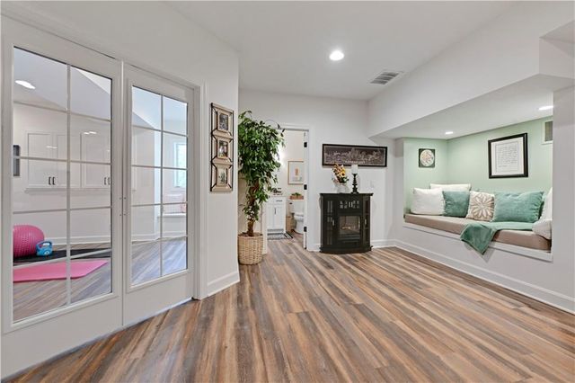 17095 S Demi Drive, Loch Lloyd, MO 64012