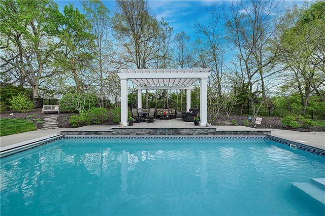 17095 S Demi Drive, Loch Lloyd, MO 64012