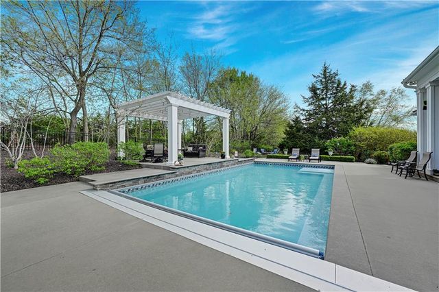 17095 S Demi Drive, Loch Lloyd, MO 64012