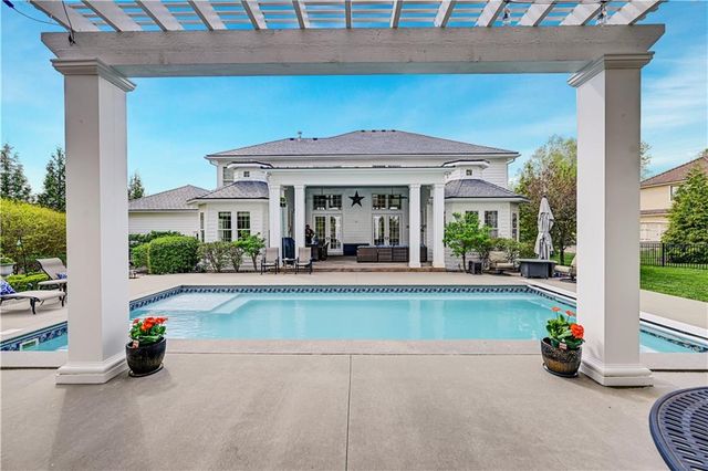 17095 S Demi Drive, Loch Lloyd, MO 64012