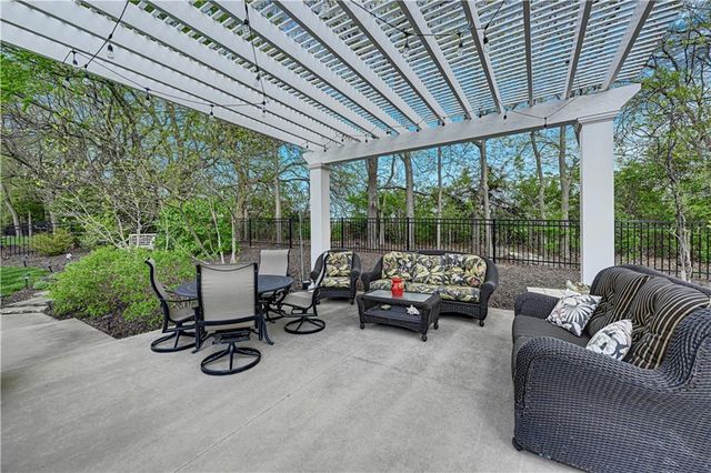 17095 S Demi Drive, Loch Lloyd, MO 64012