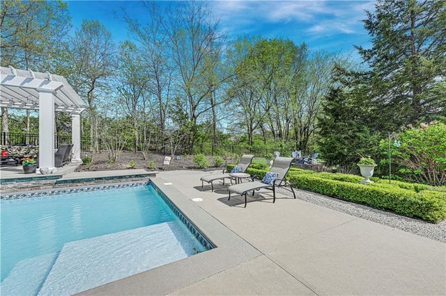 17095 S Demi Drive, Loch Lloyd, MO 64012