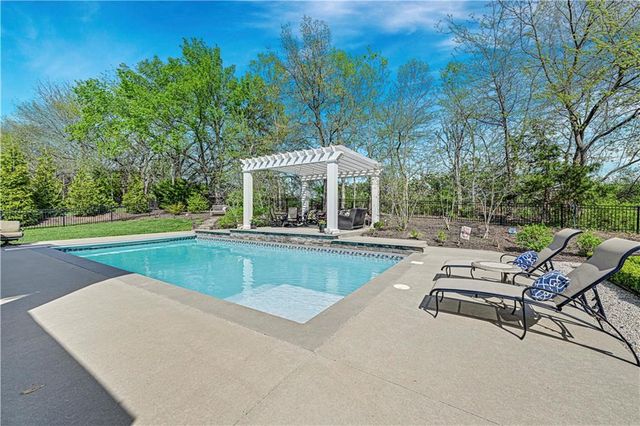 17095 S Demi Drive, Loch Lloyd, MO 64012
