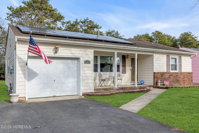 86 Northumberland Drive, Toms River, NJ 08757