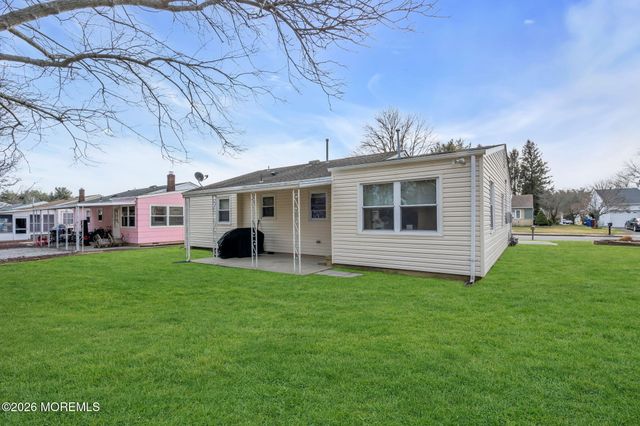 86 Northumberland Drive, Toms River, NJ 08757