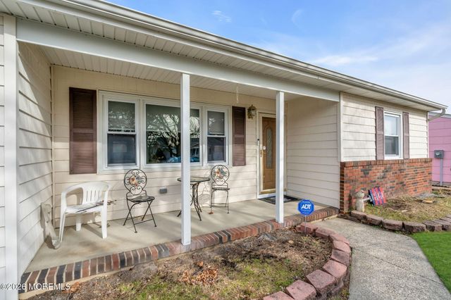 86 Northumberland Drive, Toms River, NJ 08757