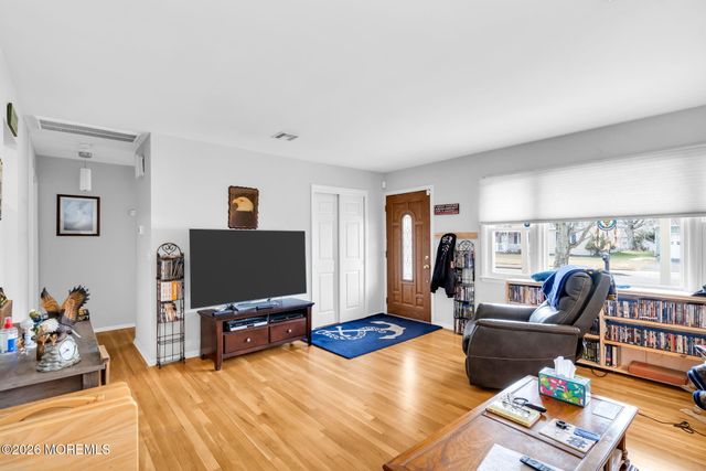 86 Northumberland Drive, Toms River, NJ 08757