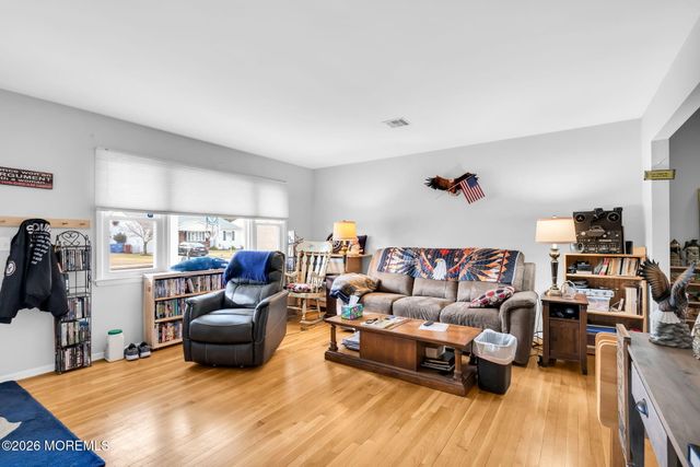 86 Northumberland Drive, Toms River, NJ 08757