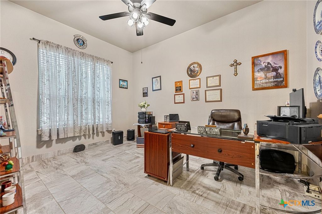 Image 10 of property listing at 2031 Heritage Loop, Nolanville, TX 76559