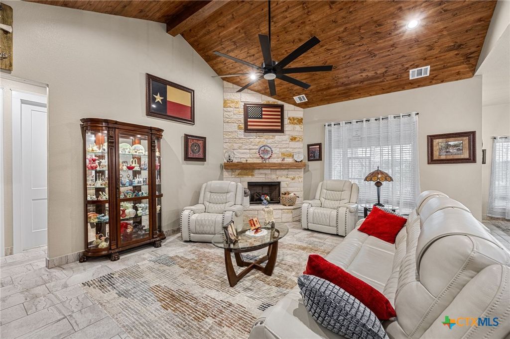 Image 12 of property listing at 2031 Heritage Loop, Nolanville, TX 76559