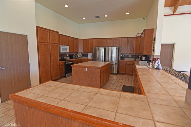 11614 Ridgemark Road, Apple Valley, CA 92308