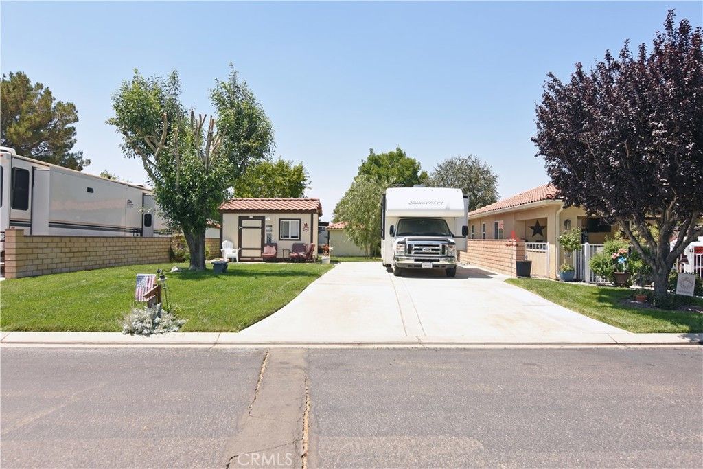 11614 Ridgemark Road, Apple Valley, CA 92308