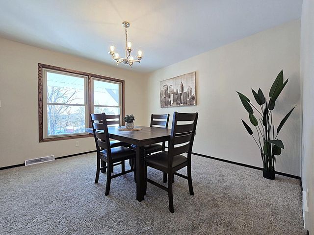 5640 S Aberdeen DRIVE, New Berlin, WI 53146