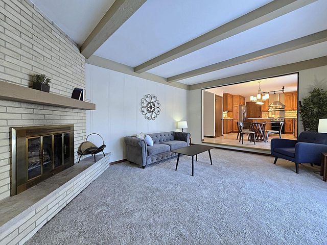 5640 S Aberdeen DRIVE, New Berlin, WI 53146