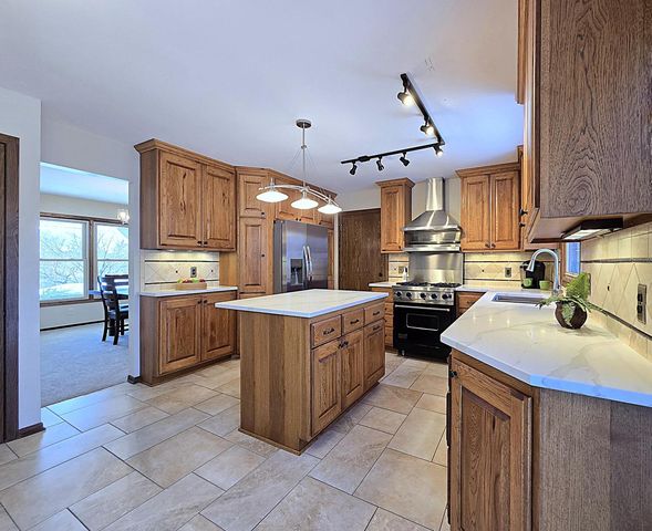 5640 S Aberdeen DRIVE, New Berlin, WI 53146