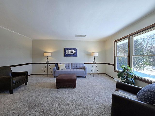 5640 S Aberdeen DRIVE, New Berlin, WI 53146