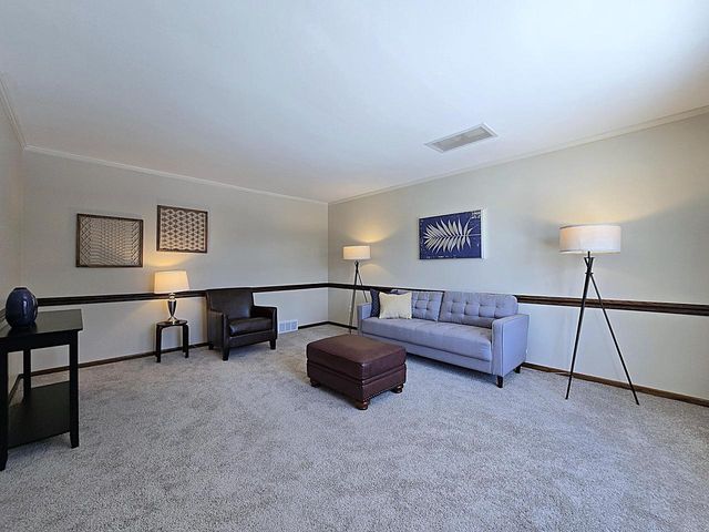 5640 S Aberdeen DRIVE, New Berlin, WI 53146