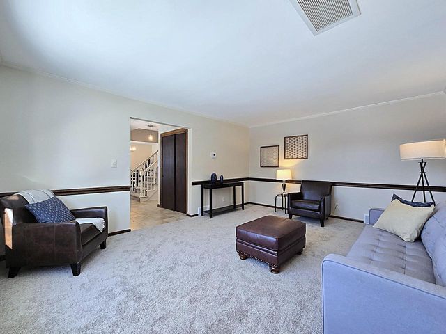 5640 S Aberdeen DRIVE, New Berlin, WI 53146