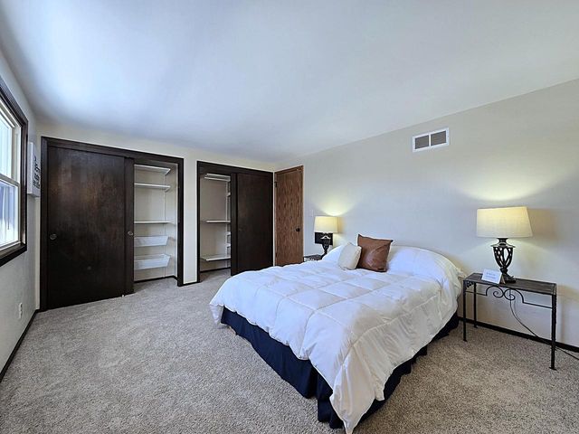 5640 S Aberdeen DRIVE, New Berlin, WI 53146