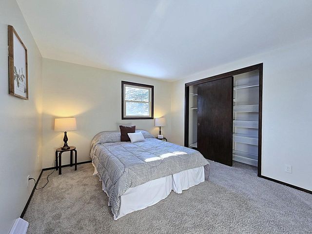 5640 S Aberdeen DRIVE, New Berlin, WI 53146