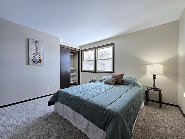 5640 S Aberdeen DRIVE, New Berlin, WI 53146