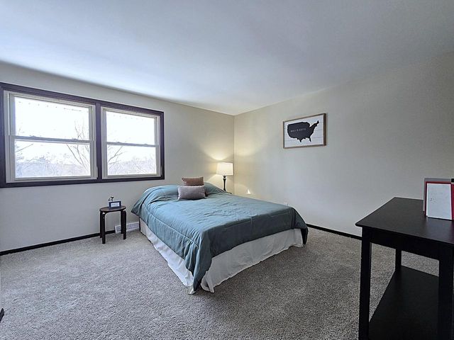 5640 S Aberdeen DRIVE, New Berlin, WI 53146