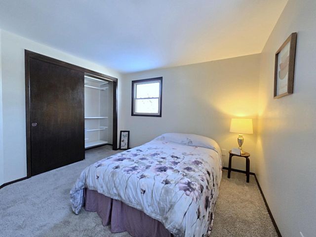 5640 S Aberdeen DRIVE, New Berlin, WI 53146